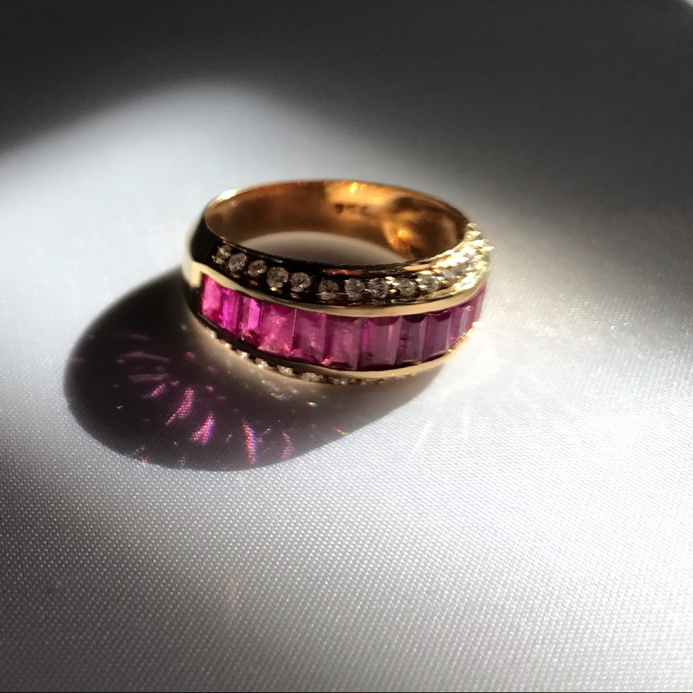 18K Ruby & Diamond Ring - Picture 14 of 16
